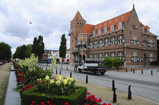 904396 Gezicht op het raadhuis (Het Rond 1) te Zeist vanaf de Slotlaan.